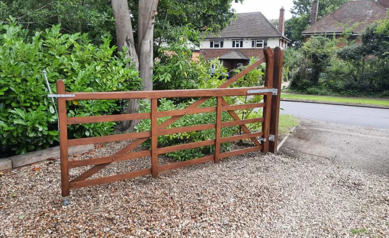 fence specialists in Berkshire